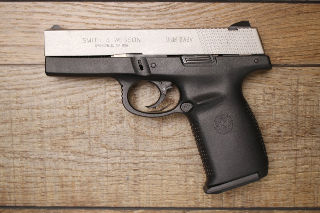 SMITH AND WESSON SW9VE 9mm Police Trade-in Pistol with 2 Total Mags